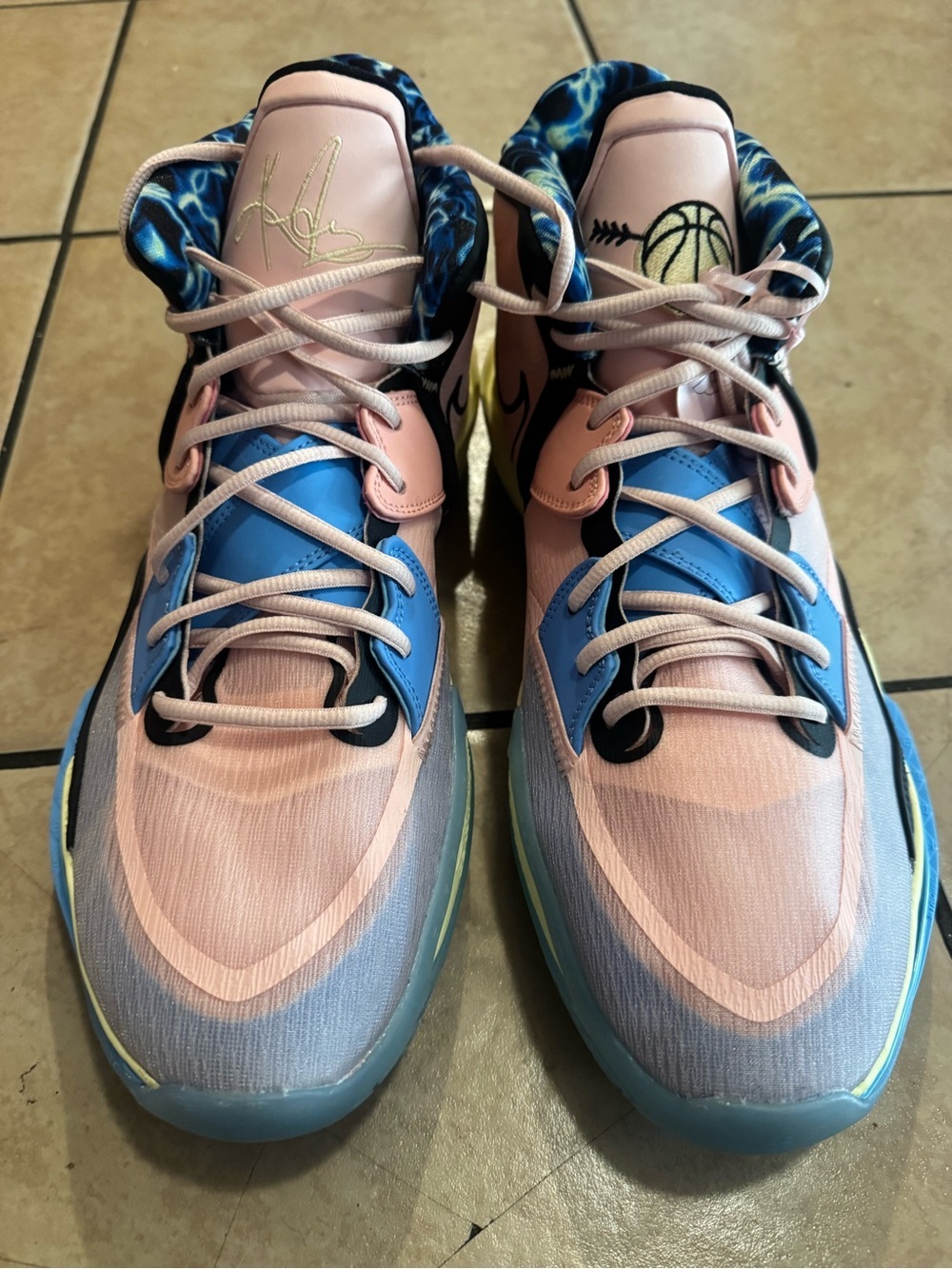 Nike Pink and Blue Men’s Athletic Basketball Shoes - Picture 3 of 11